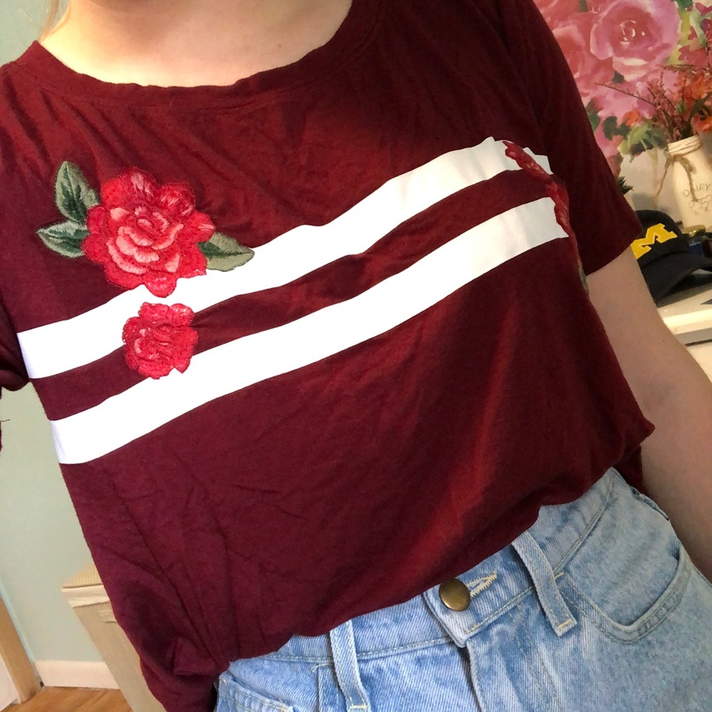 Hollister Burgundy Rose Crop Top - Picture 5 of 5